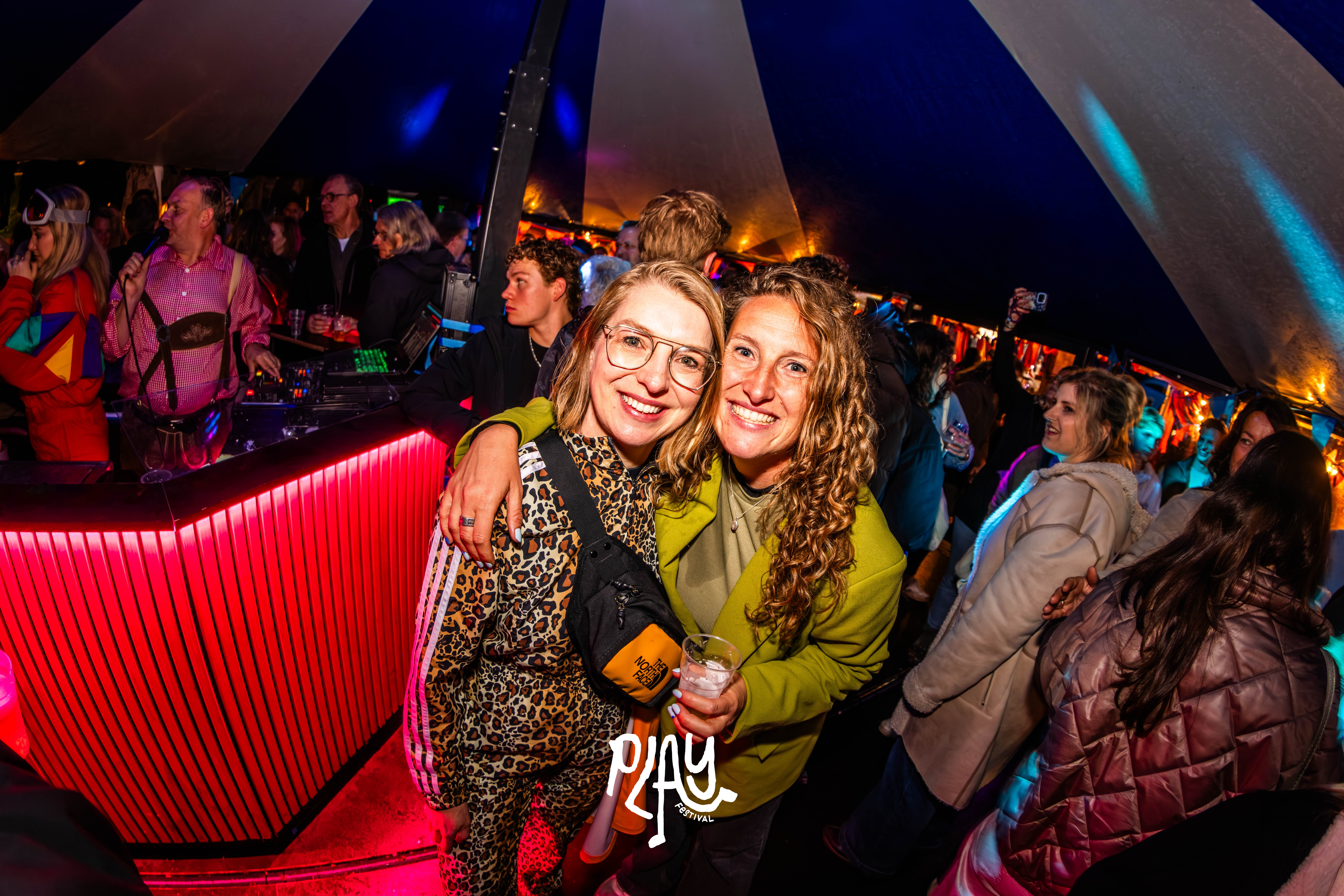 PLAY Festival Dag 1 Met Logo ; VT-341