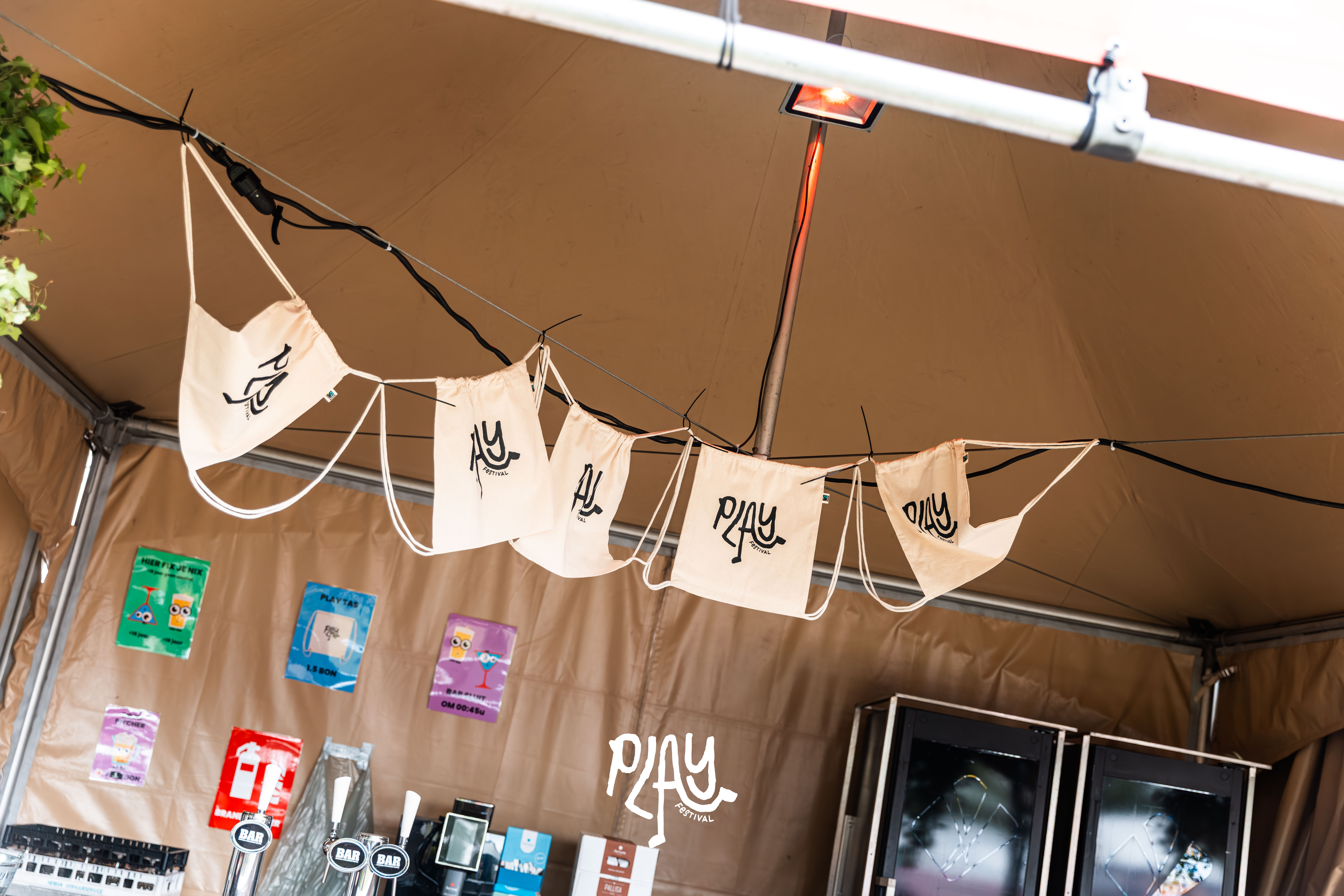 PLAY Festival Dag 1 Met Logo ; VT-35