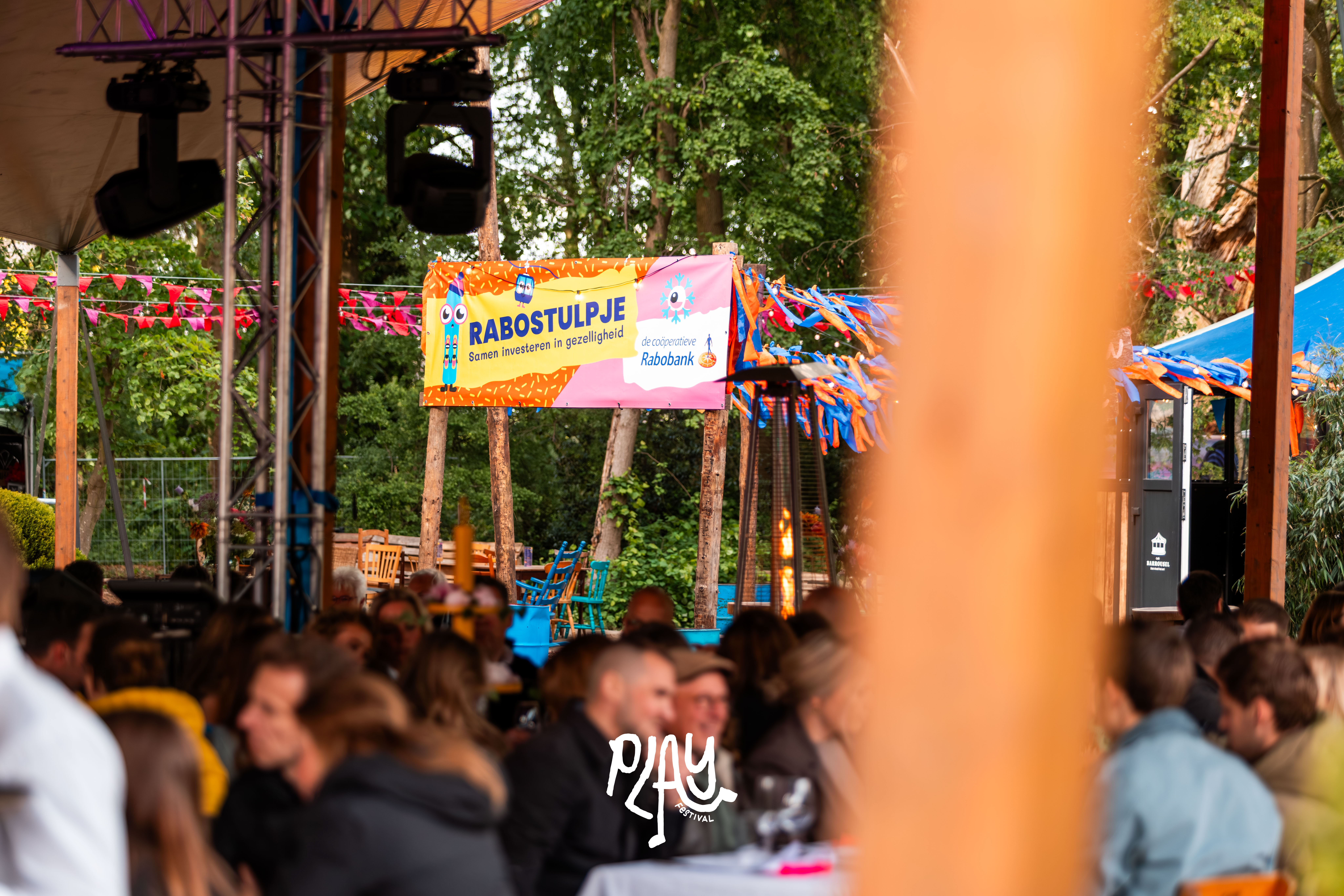 PLAY Festival Dag 1 Met Logo ; VT-87