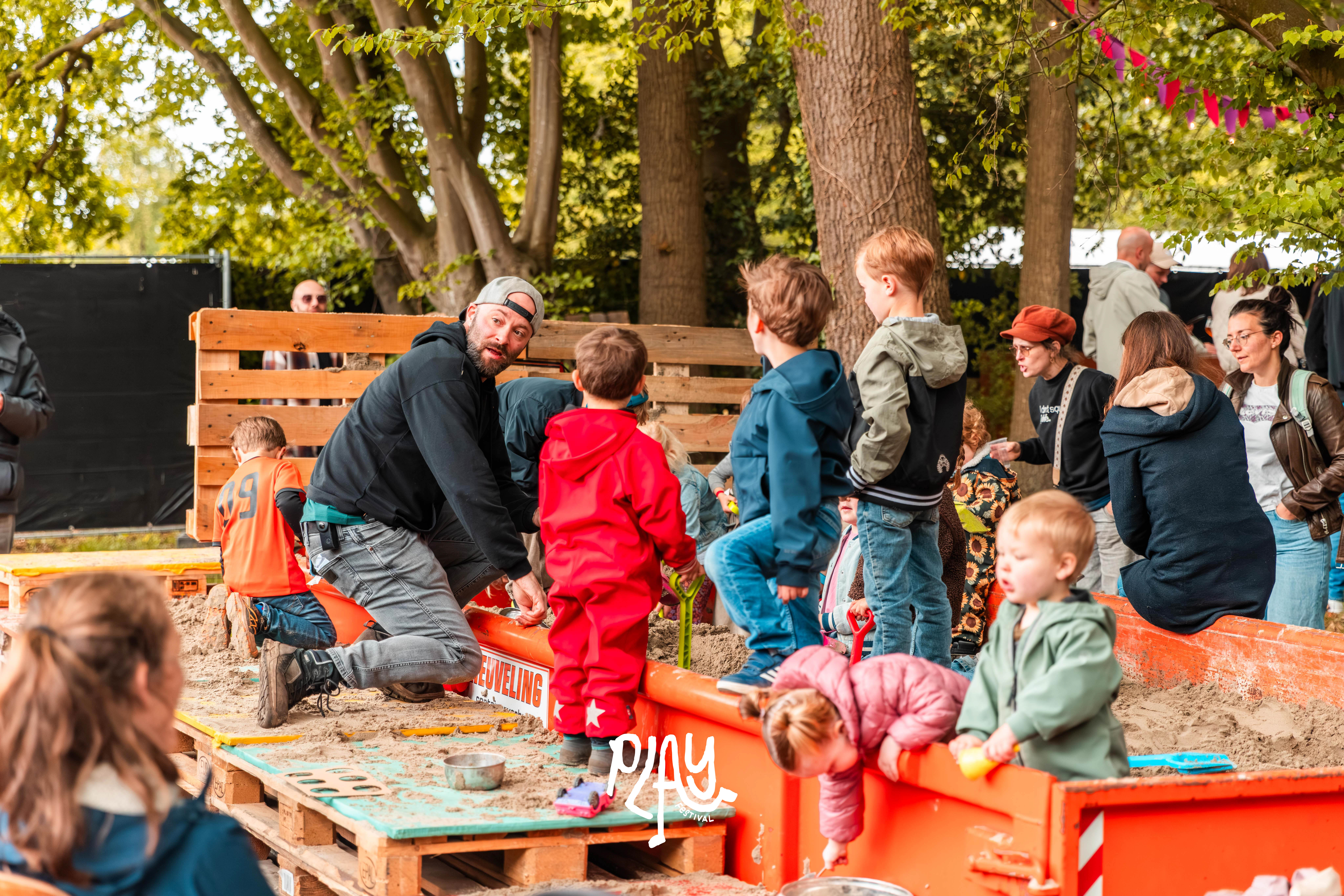 PLAY Festival Dag 2 Met Logo ; VT-181