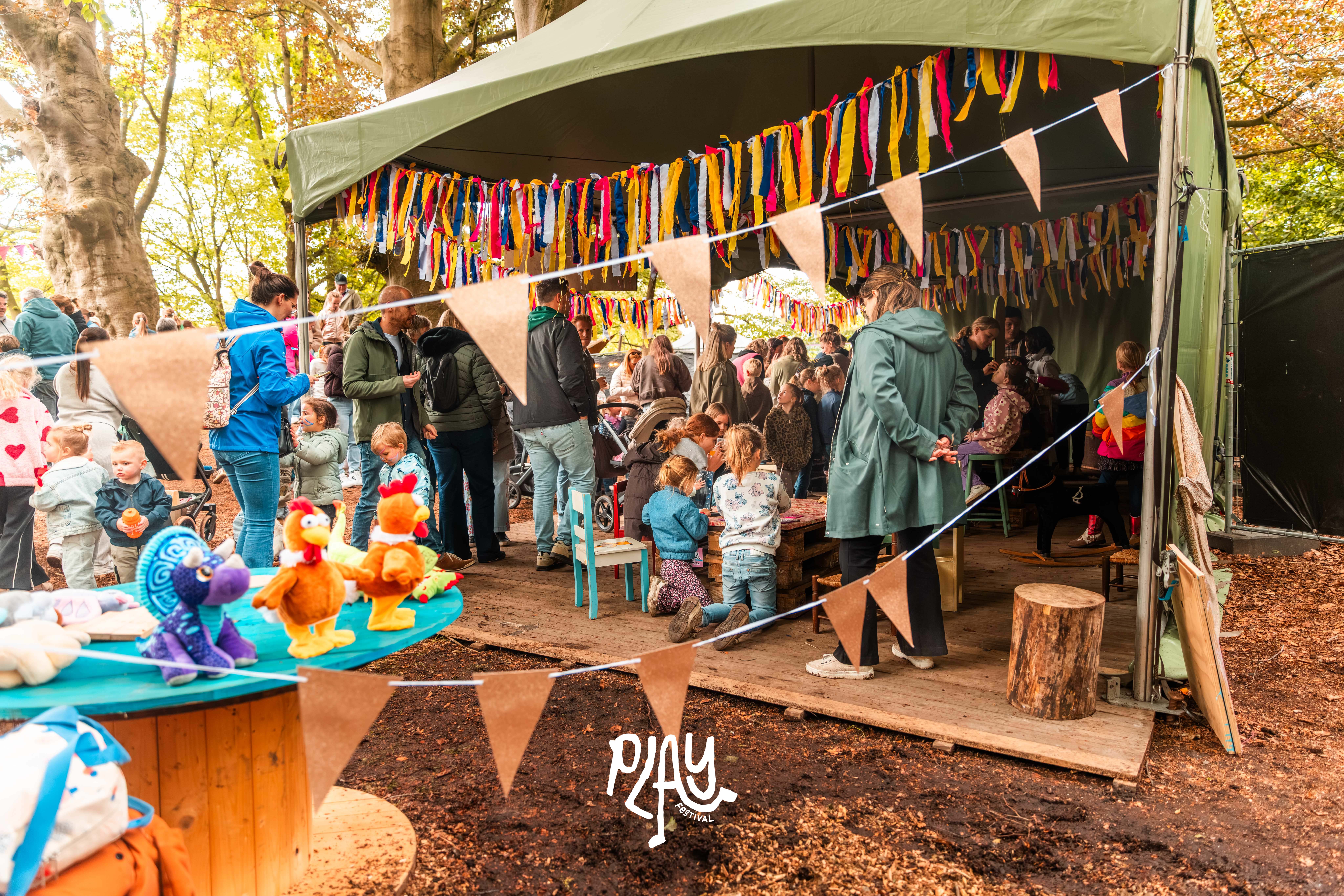 PLAY Festival Dag 2 Met Logo ; VT-191