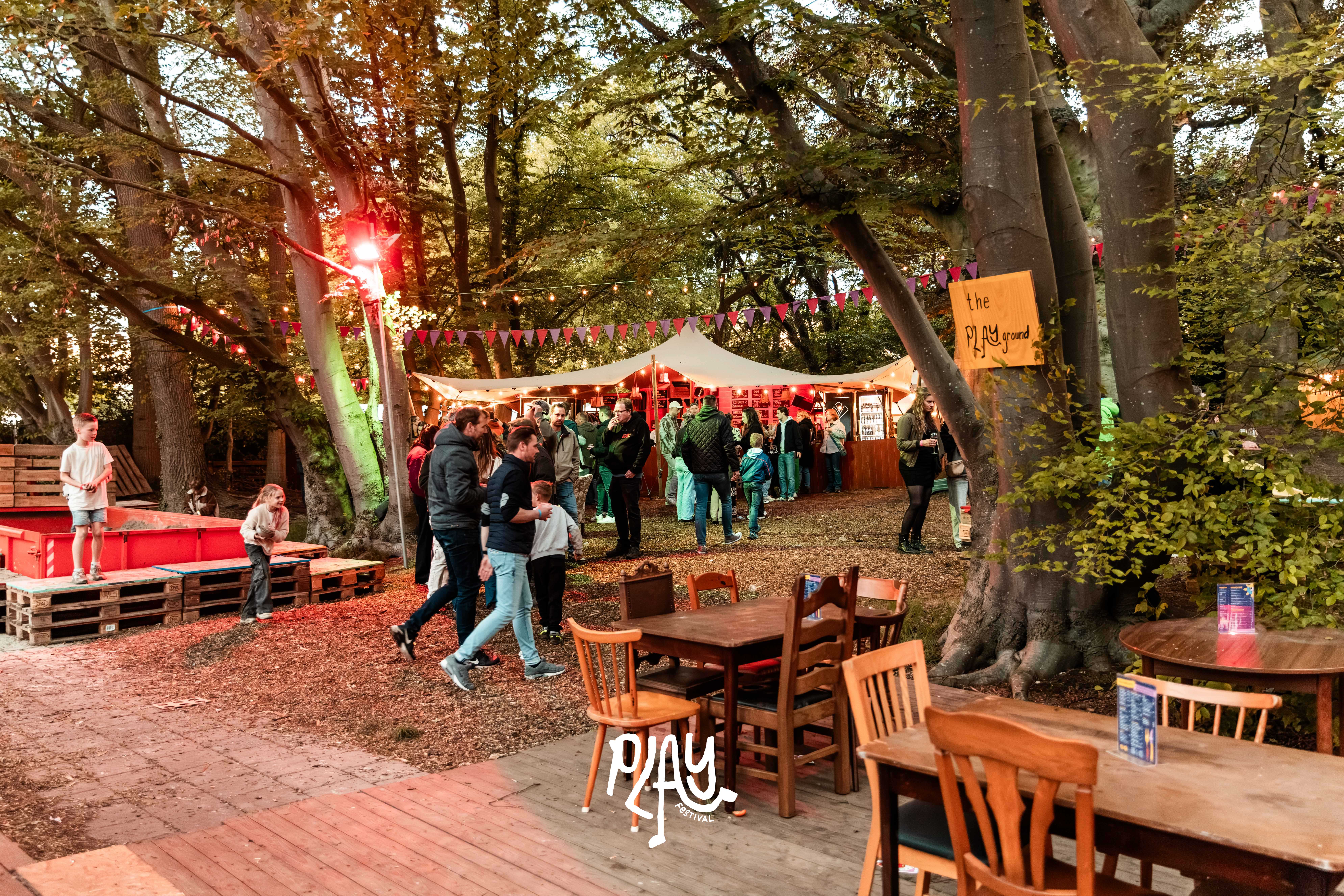 PLAY Festival Dag 2 Met Logo ; VT-308