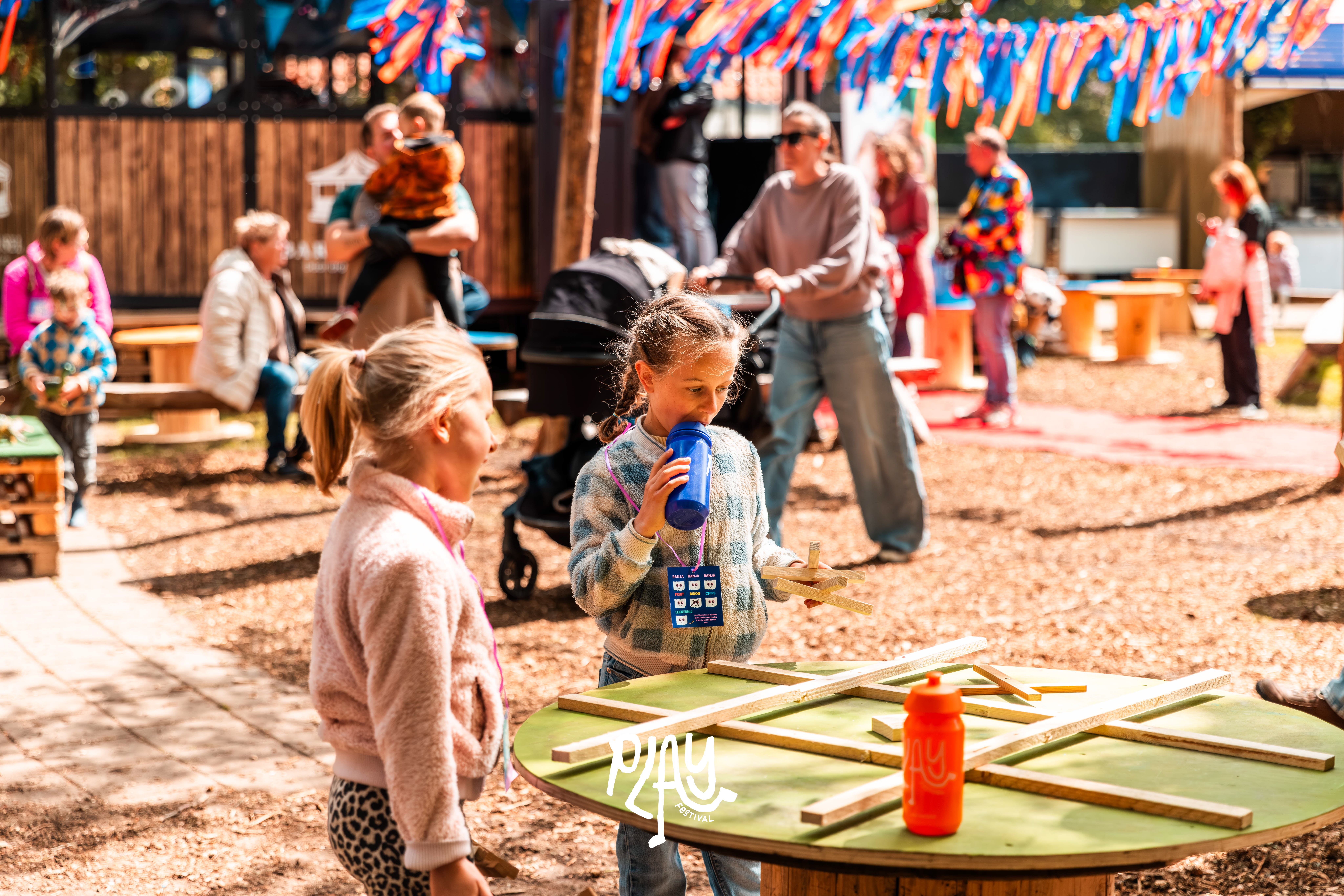 PLAY Festival Dag 2 Met Logo ; VT-55