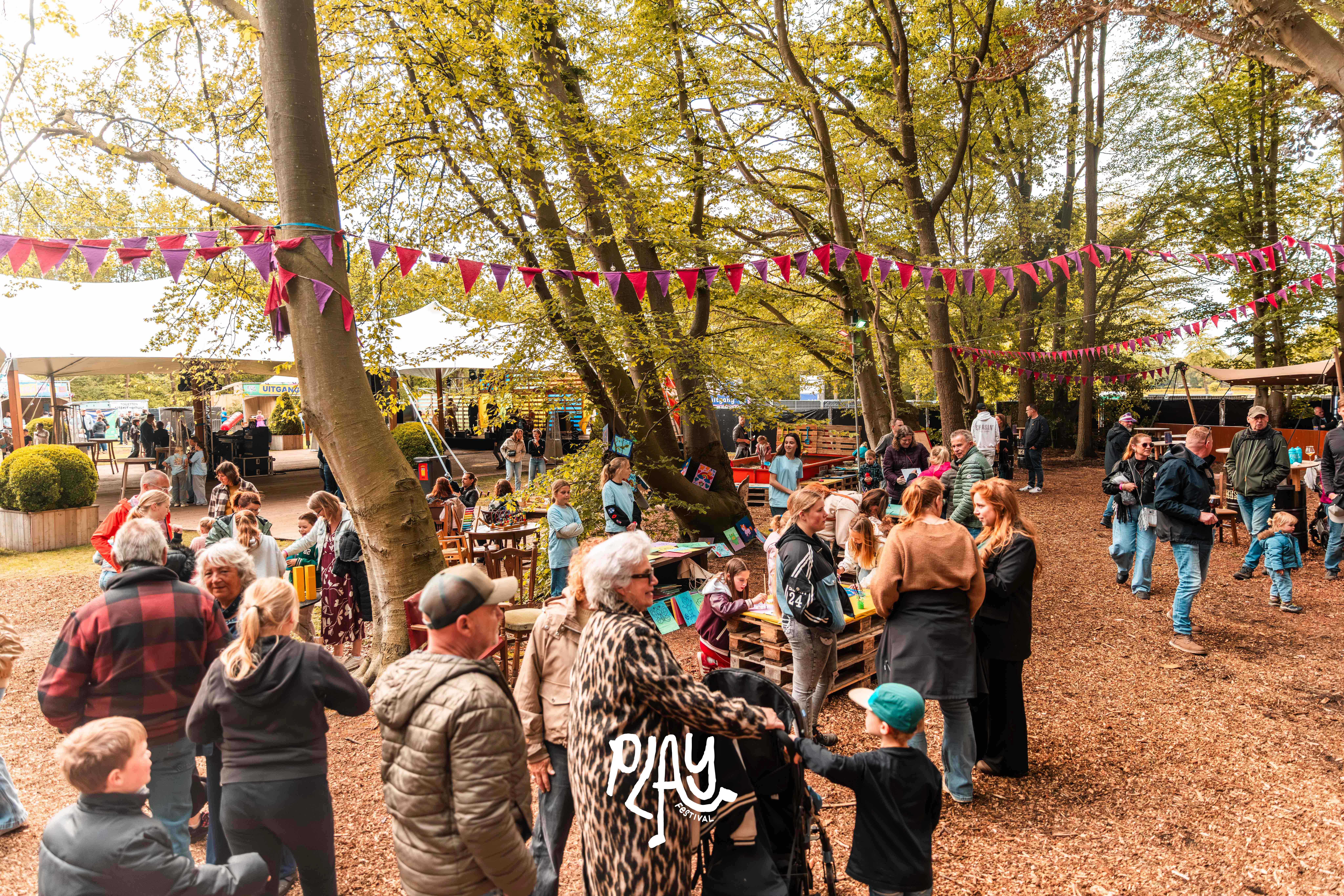 PLAY Festival Dag 2 Met Logo ; VT-70